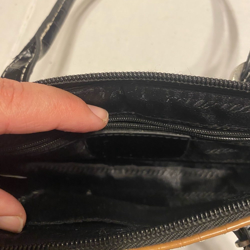 NYC Black and Red Shoulder Bag with Sleek Design - Picture 5 of 5